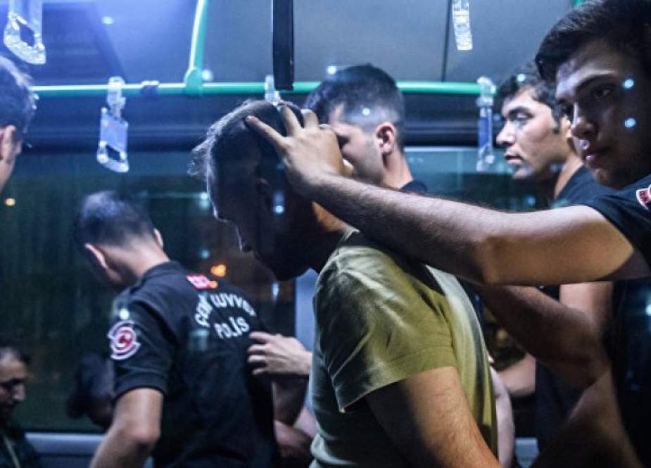 أنقرة تأمر باعتقال 82 عسكريا للاشتباه في صلتهم بـ غولن