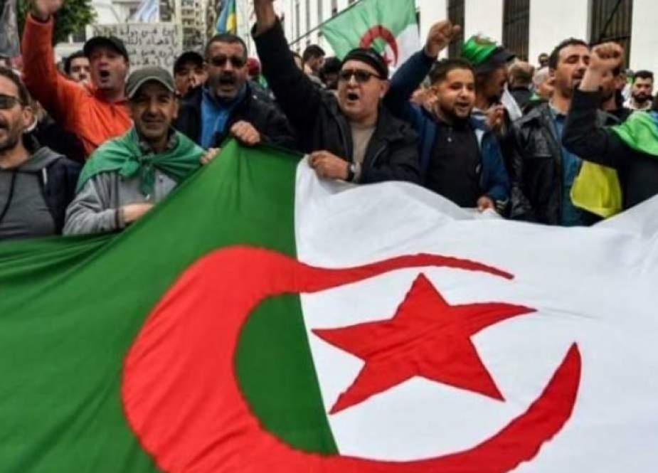 بعد الاستفتاء المخيب للآمال في الجزائر.. محاولة لإنعاش الحوار