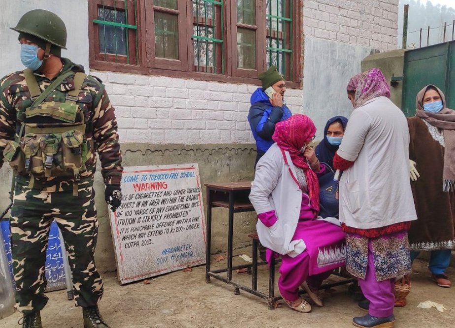 مقبوضہ کشمیر میں سخت ترین فوجی حصار میں ڈی ڈی سی انتخابات جاری
