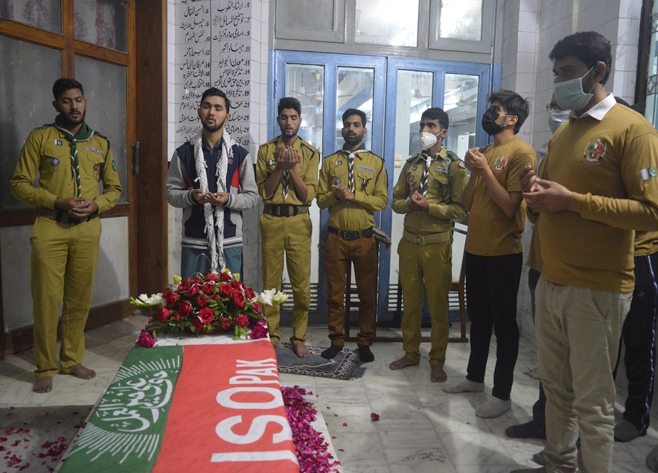 لاہور، محسن ملت علامہ صفدر حسین نجفی کے مزار پر اسکاوٹ سلامی کی تصاویر