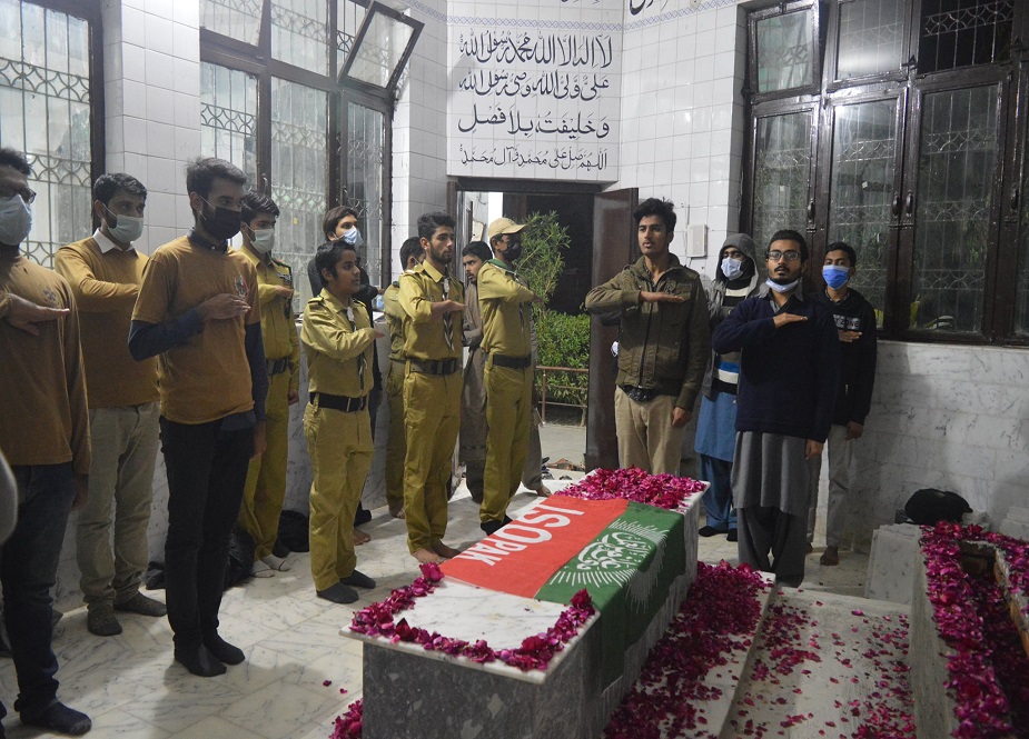 لاہور، محسن ملت علامہ صفدر حسین نجفی کے مزار پر اسکاوٹ سلامی کی تصاویر