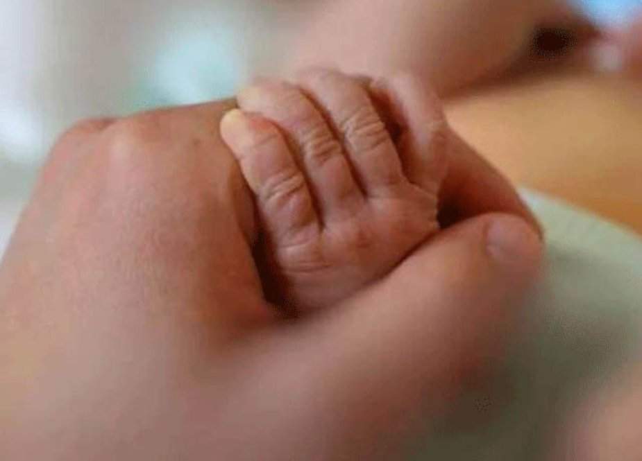 میٹرنٹی اسپتال بند، خاتون نے رکشا میں بچے کو جنم دے دیا