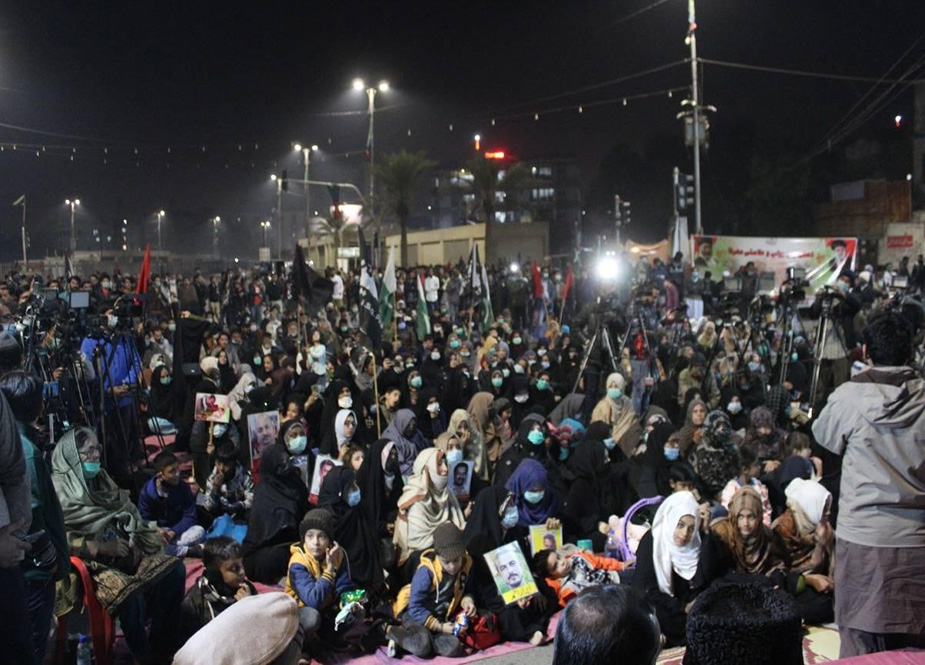 سانحہ مچھ کیخلاف کراچی میں دھرنے، ہزاروں کی تعداد میں مظاہرین شریک