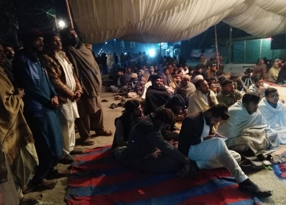 سانحہ مچھ کے خلاف ڈی آئی خان میں احتجاجی دھرنا جاری