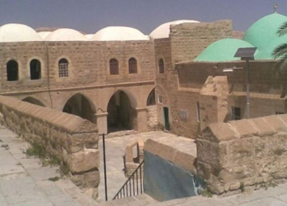 الاحتلال يمنع عشرات المواطنين من الوصول لمسجد النبي موسى