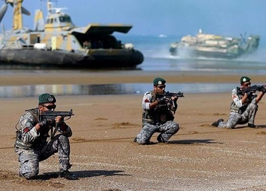 الجيش الإیراني يجري مناورات صاروخية كبرى في بحر عمان