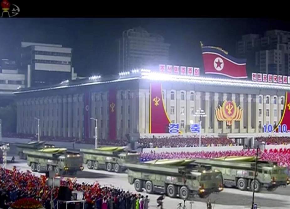 كوريا الشمالية تنفذ استعراضا عسكريا منتصف الليل