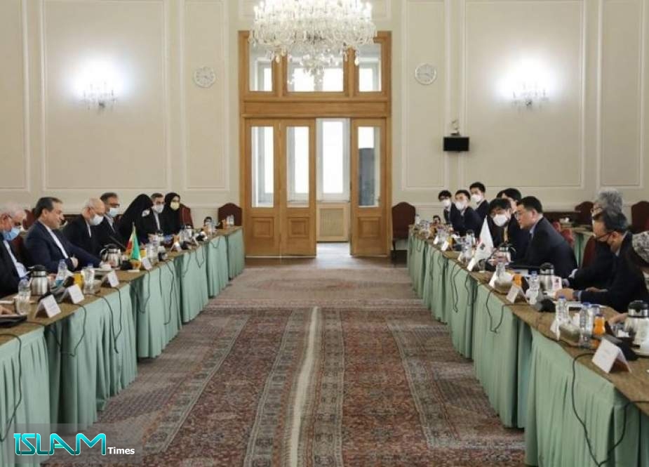 South Korean Delegation Discusses in Tehran Iran’s Frozen Assets, Seized Tanker