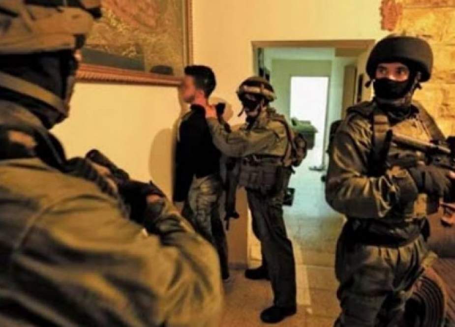 الاحتلال يعتقل 8 شبان في بلدة الطور بالقدس