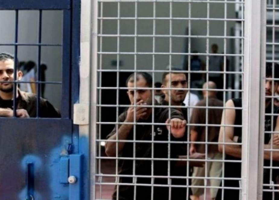 قيادي في حماس يحذر من تفشي كورونا بين الأسرى في سجون الاحتلال
