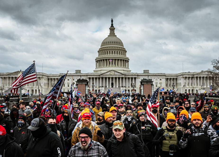 Rioters at US Capitol.jpg