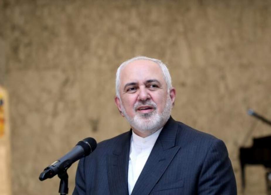 ظريف: إيران لا تخجل من سحق المعتدين