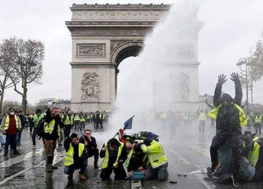 إجراءات احتجاجية ضد تخفيض الوظائف في باريس