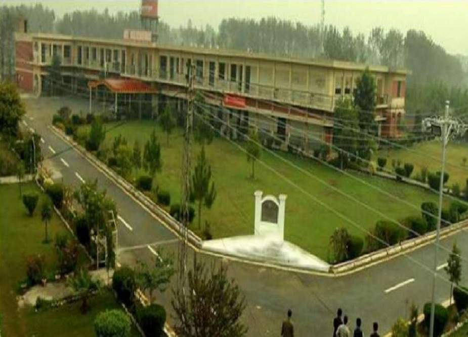 باچا خان یونیورسٹی میں جینز پہننے پہ پابندی، طالبات کیلئے عبایہ اسکارف لازمی قرار