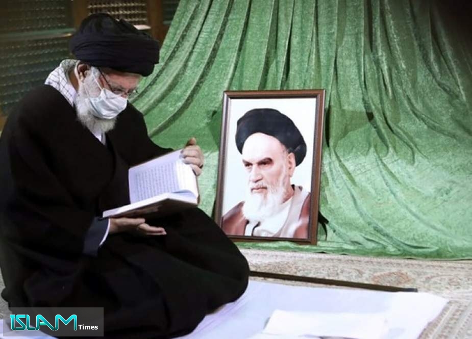 Ayatollah Khamenei Pays Tribute to Imam Khomeini on 42nd Anniversary of Return to Iran