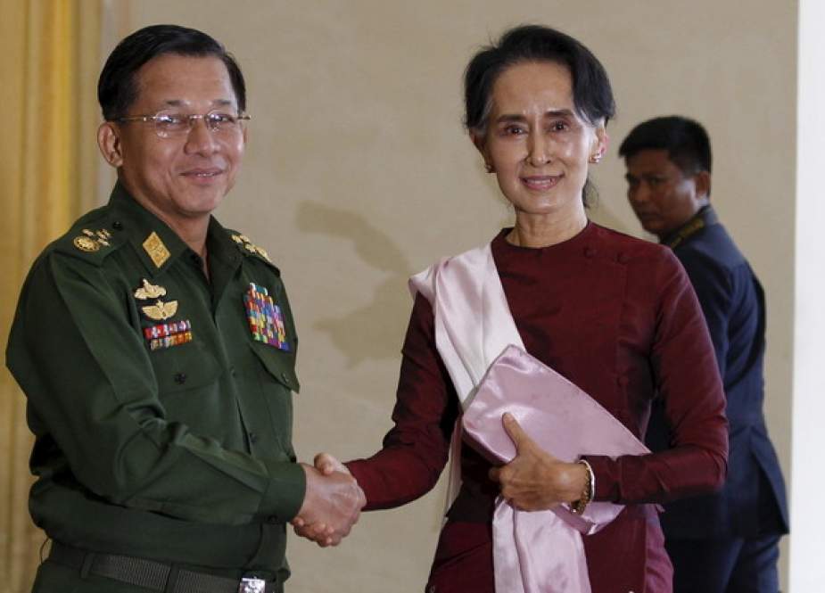 Aung San Suu Kyi and Senior General Min Aung Hlaing.JPG