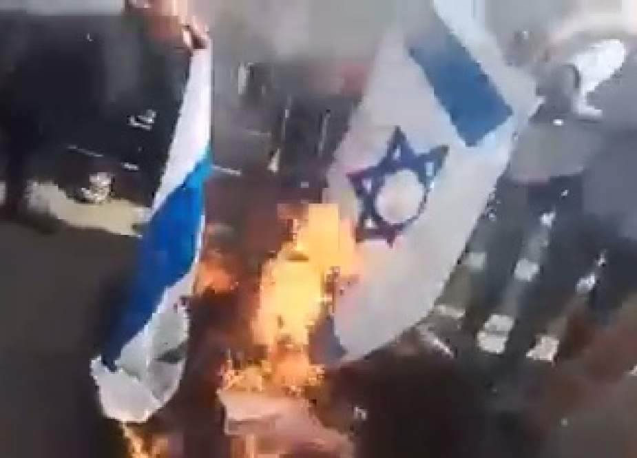 Sudanese are burning the Israeli flag.jpg