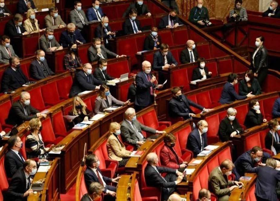 فرانس میں مسلمانوں پر پابندیاں اور نگرانی سخت کرنیکا قانون منظور