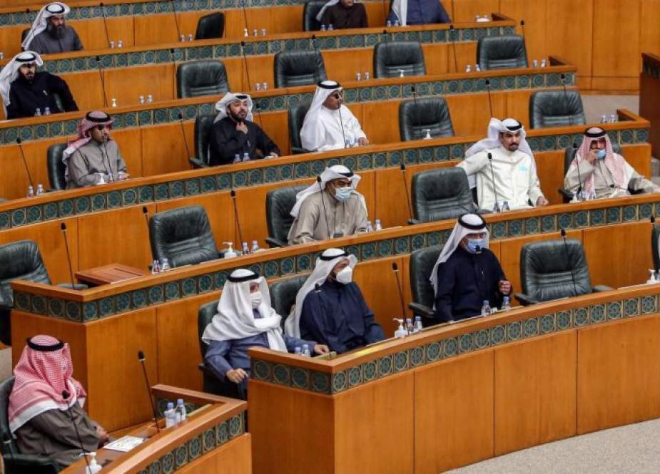 انقسام سياسي بشأن تعطيل عمل مجلس الأمة الكويتي لمدة شهر