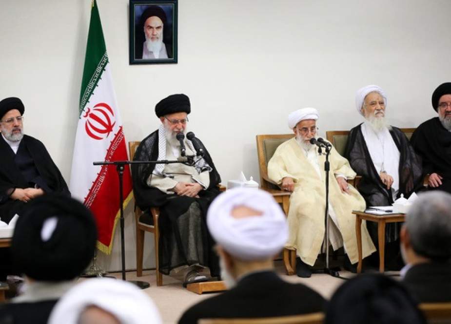 أعضاء مجلس خبراء القيادة يلتقون قائد الثورة الإسلامية