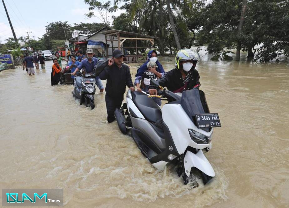 Thousands Evacuated amid Floods in Indonesia’s West Java