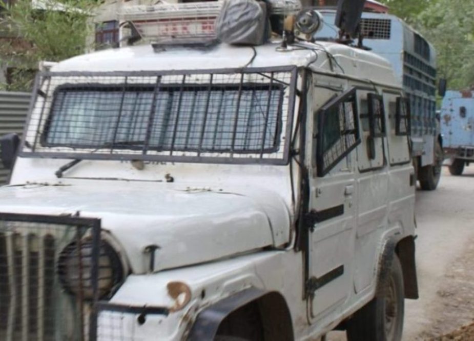 قابض فورسز کے ہاتھوں مقبوضہ کشمیر کے سرینگر میں راہگیروں کی تلاشیاں