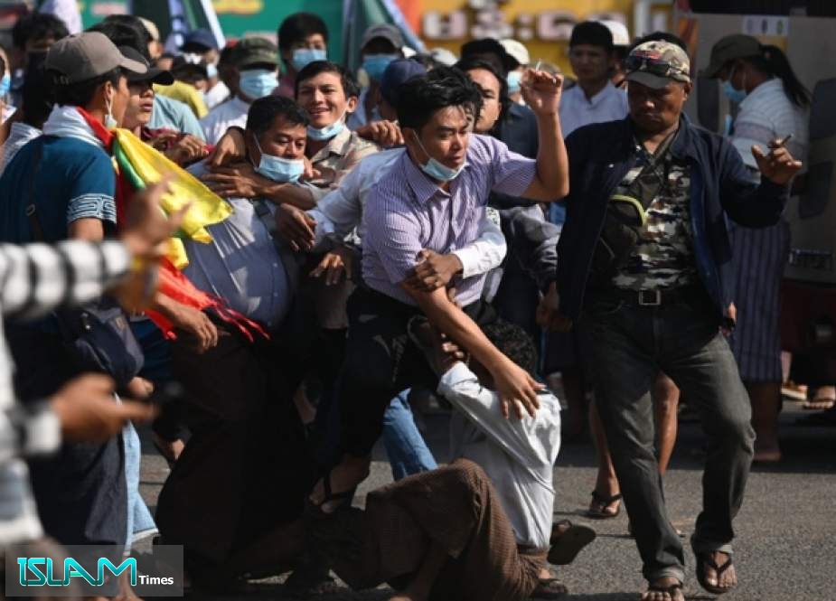 Police, Mob of Junta Supporters Attack Anti-Coup Protesters in Myanmar
