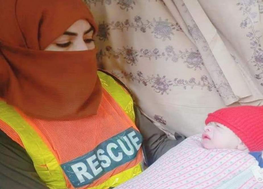 پشاور میں خاتون نے ایمبولینس میں بچے کو جنم دے دیا