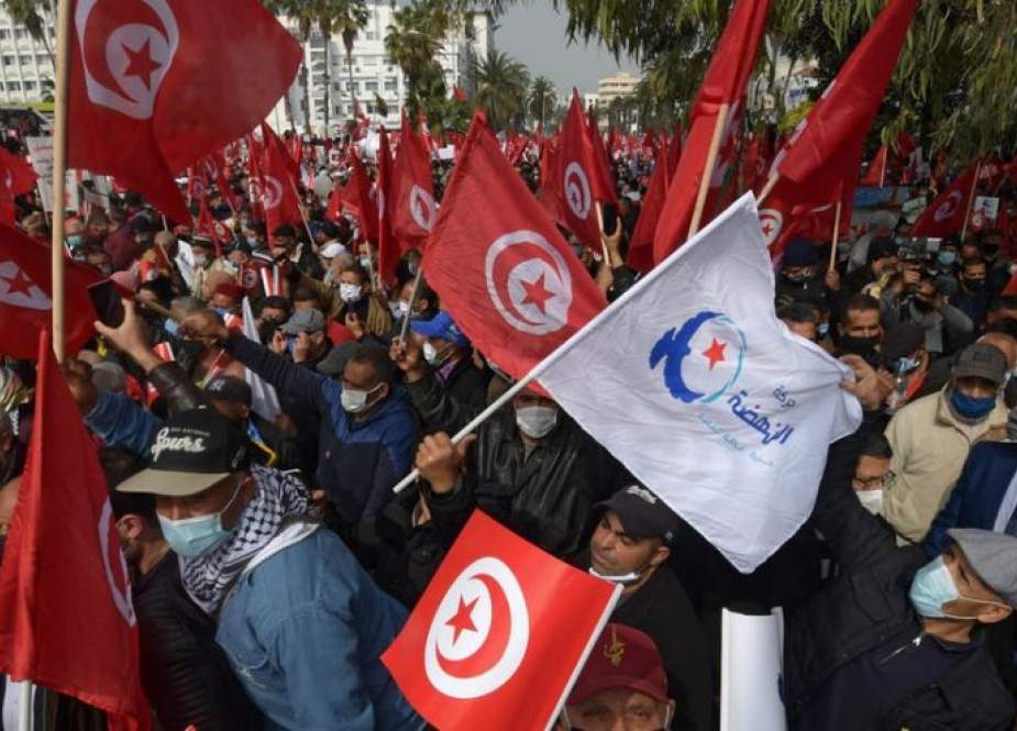وسط أزمة خانقة.. دعوات جديدة للتظاهر في تونس