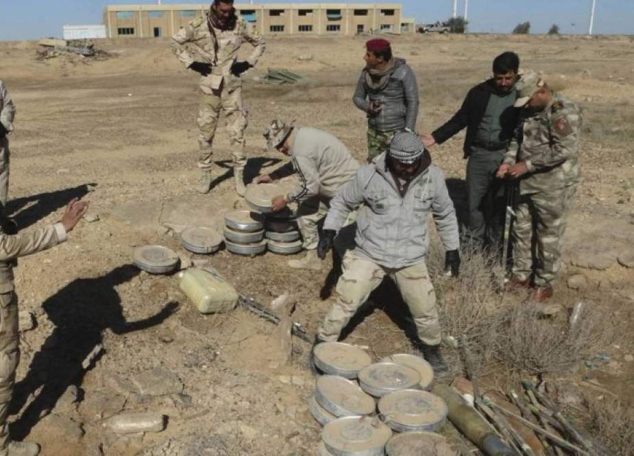 العراق.. خبراء مكافحة المتفجرات يعالجون صواريخ من مخلفات ‘‘داعش‘‘