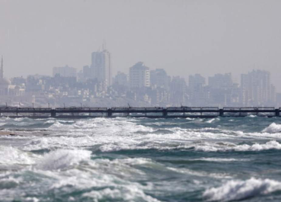 التسرب النفطي يصل إلى شواطئ قطاع غزة