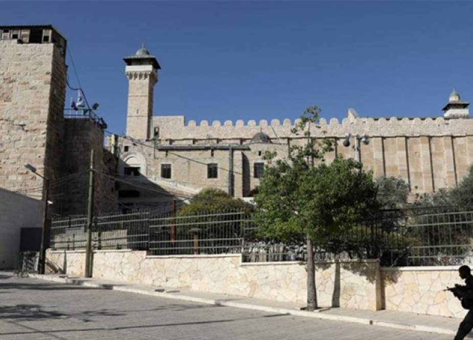 حماس: إصرار الاحتلال على بناء مصعد بالمسجد الإبراهيمي تعد صارخ