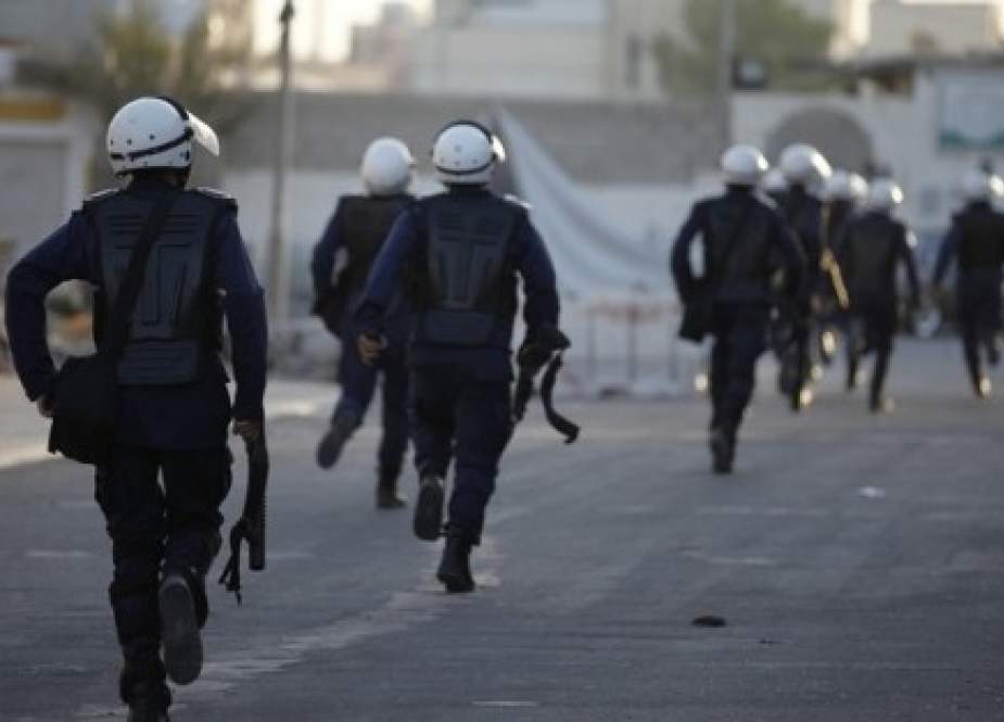 Bahraini forces during oppressive operation in Manama.jpg