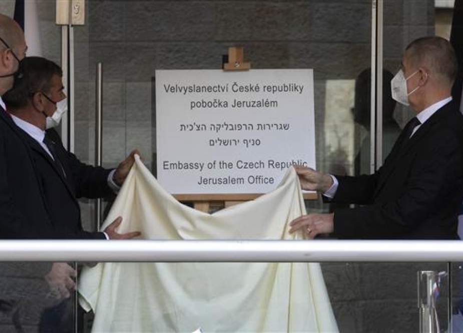 Czech Prime Minister Andrej Babis and Israeli FM Gabi Ashkenazi at the new Embassy of the Czech Republic office in Jerusalem al-Quds.jpg