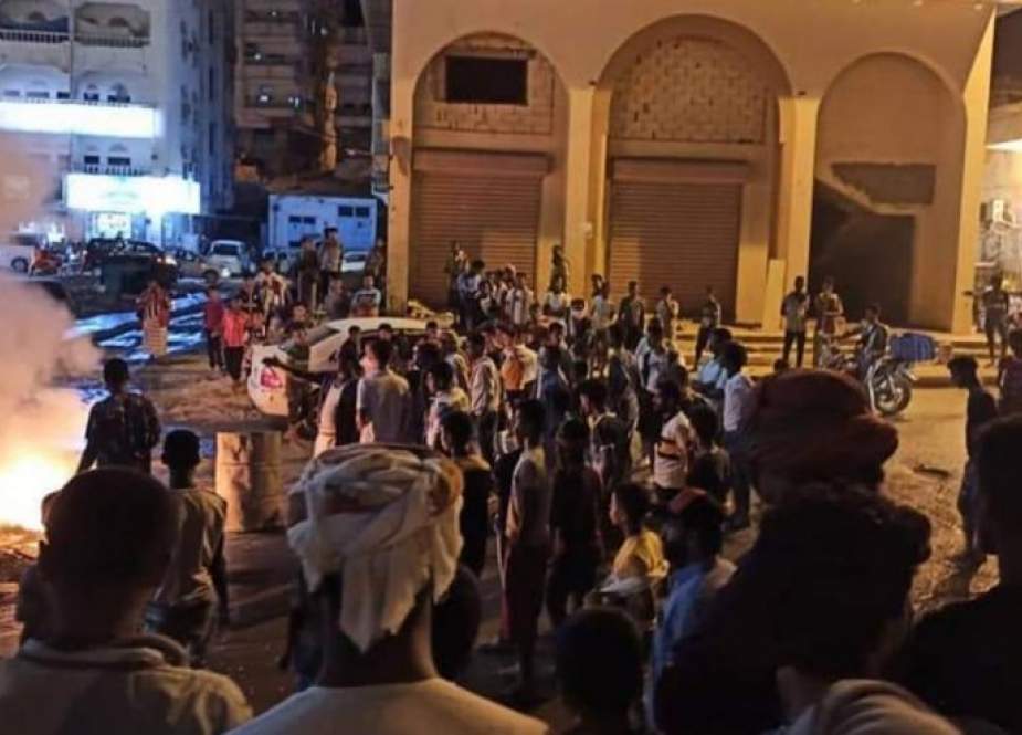 هروب رئيس ووزراء حكومة هادي من قصر المعاشيق في عدن