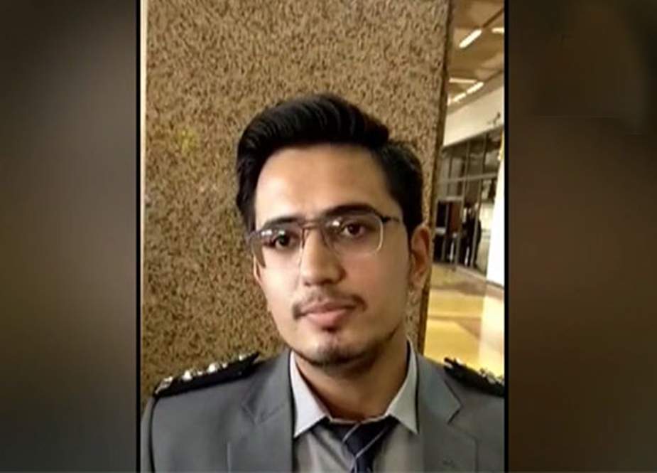کراچی ایئرپورٹ پر لڑکی کو ہراساں کرنیوالا ایف آئی اے افسر معطل
