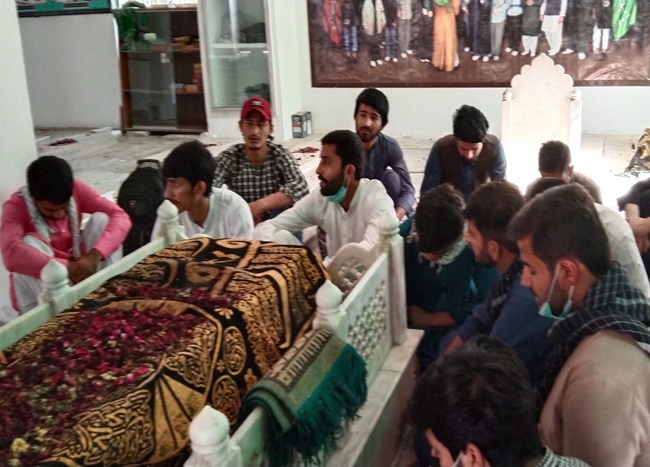 لاہور، آئی ایس او فیصل آباد کے طلبہ کی شہید ڈاکٹر محمد علی نقوی کے مزار پر حاضری کی تصاویر
