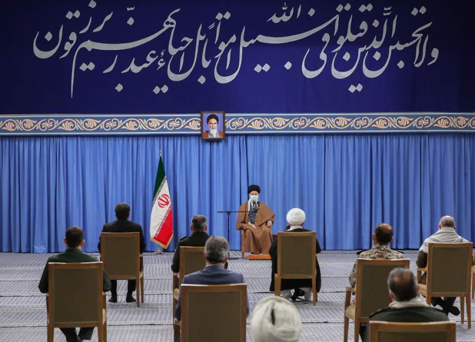 Ayatullah Khamenei: Para Martir Harus Menjadi Panutan Bagi Pemuda Iran