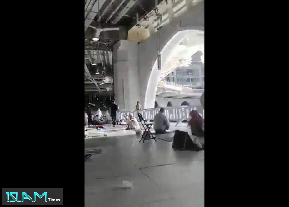 Knife-wielding Daesh Terrorist Storms Mecca’s Holy Mosque