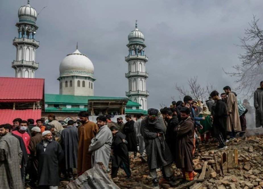 بھارتی فوج کی مقبوضہ کشمیر میں مسجد کی بے حرمتی، مزید 4 نوجوان شہید