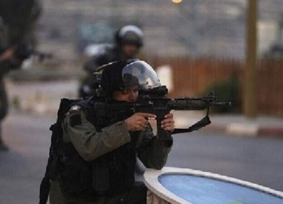 إصابة طفل فلسطيني برصاص إسرائيلي داخل محل لبيع الخضار