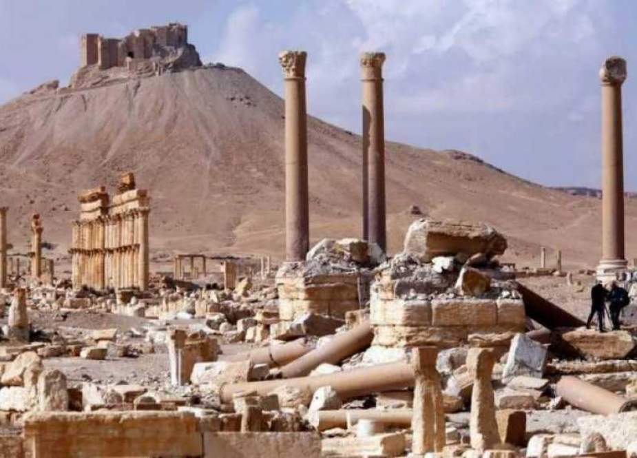 Arch of Triumph, underway in the Syrian city of Palmyra.jpg