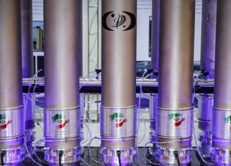 Iran, injecting gas into next-generation centrifuges at Natanz Nuclear Facility.png