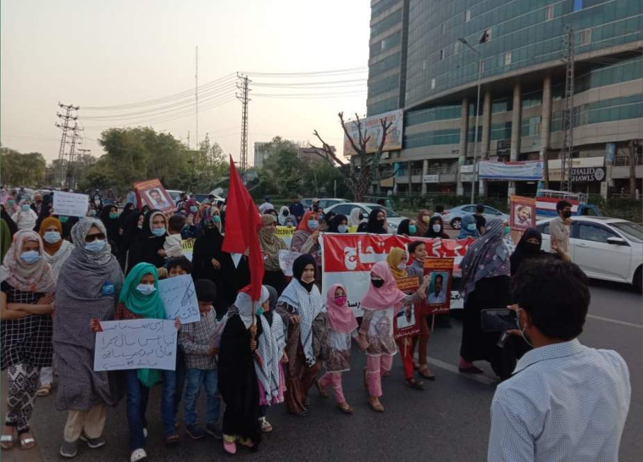 لاہور، لبرٹی چوک میں لاپتہ شیعہ افراد کے لواحقین کا احتجاجی مظاہرہ