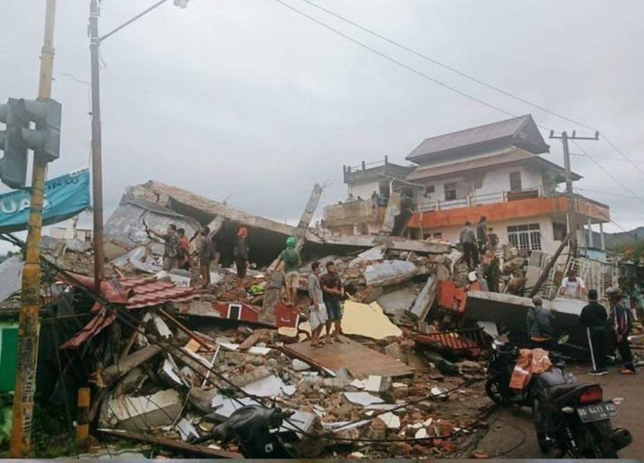 انڈونیشیا، زلزلے کے شدید جھٹکوں میں 1300 عمارتیں منہدم اور 8 افراد جاں بحق