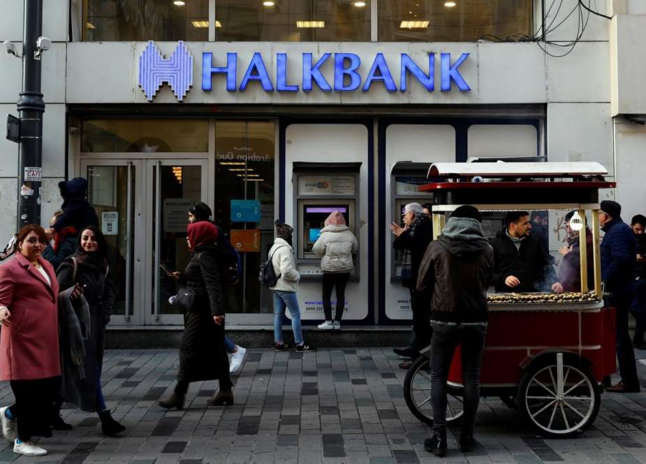A street vendor sells roasted chestnuts in front of a branch of Halkbank in central Istanbul, Turkey, January 10, 2018.