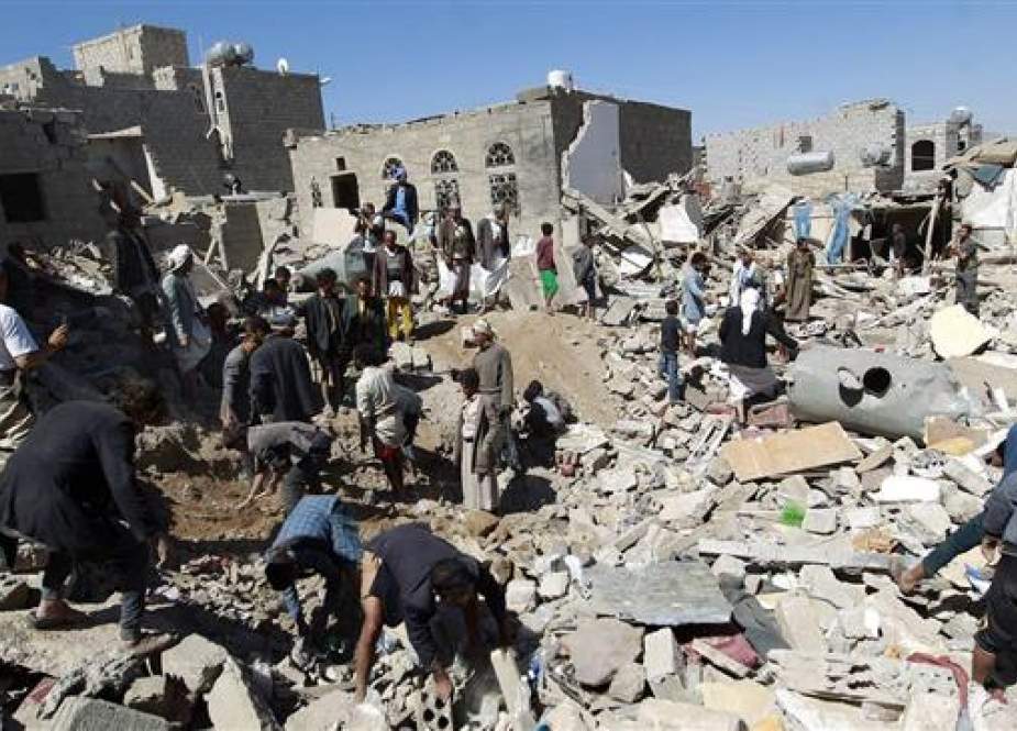 Yemenis search for survivors under the rubble of houses destroyed by a Saudi-led airstrike in Yemen