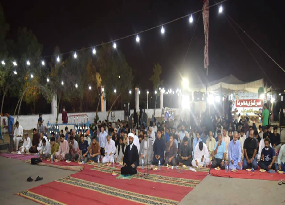 شیعہ لاپتہ افراد کی عدم بازیابی کیخلاف کراچی میں جاری احتجاجی دھرنے میں محفل قرآت قرآن کا انعقاد کیا جارہا ہے