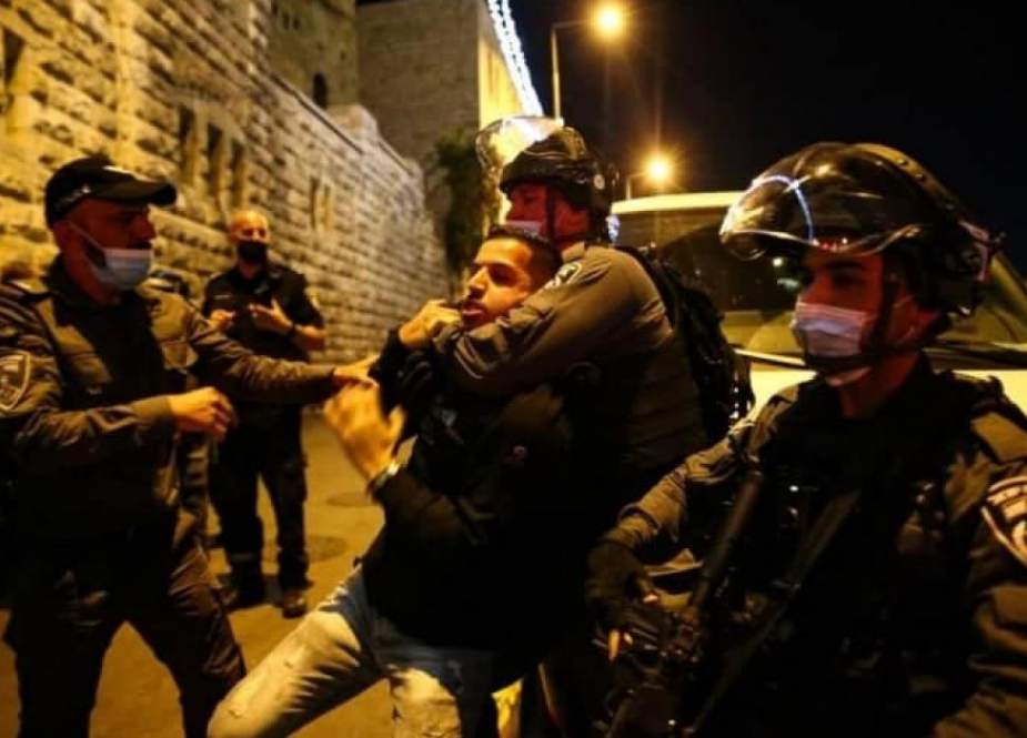 Israeli occupation soldiers oppressing Palestinian protester in Al-Quds Old City