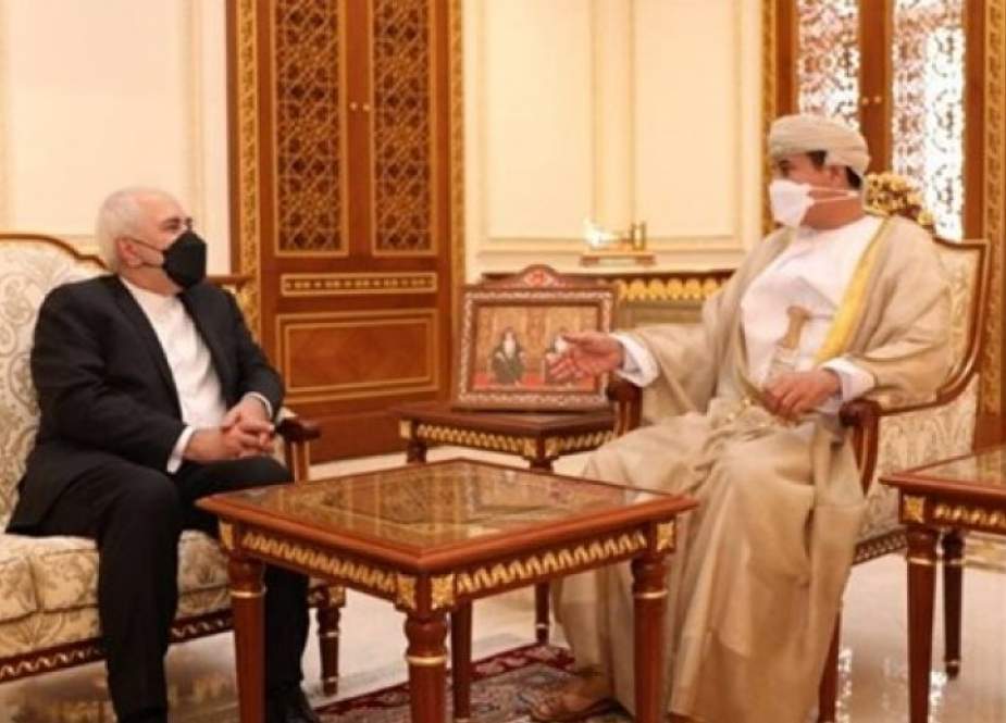 ظريف يعرب عن ارتياحه للتعاون بين إيران وسلطنة عمان